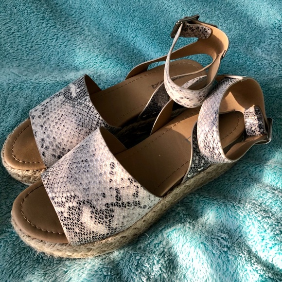 SODA PLATFORM SANDALS - Picture 2 of 3